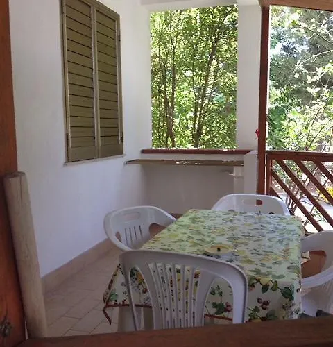 Calabrisella مكان تخييم Borgia